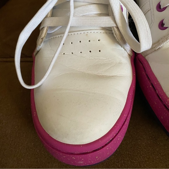 Adidas size men’s 9 in a 9/10 shape ! Men or women can wear them. - Picture 4 of 13